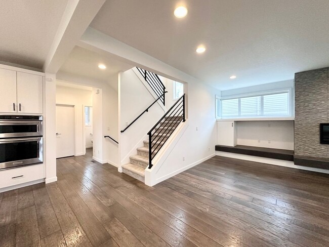 Building Photo - Exceptional Modern 3-Story Single-Family Home Near Woodstock