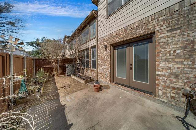 Building Photo - 908 Englewood Ln