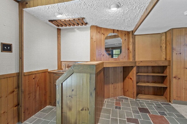 Building Photo - 7 Wood Oak Ct