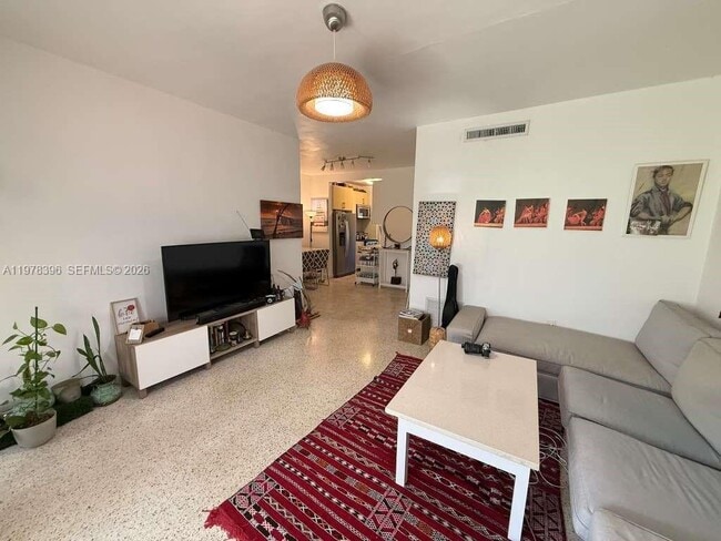 Building Photo - 8420 Byron Ave