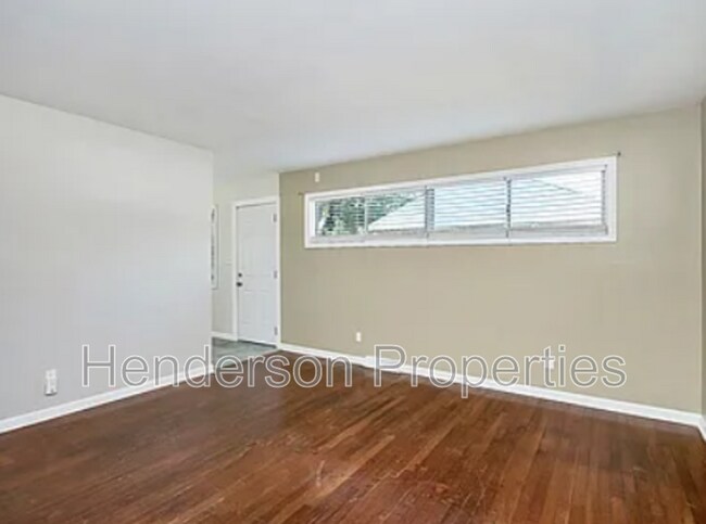 Building Photo - 2244 English Dr
