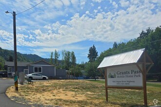 Building Photo - 7001 Rogue River Hwy