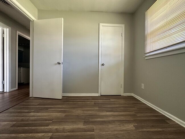 Building Photo - 2612 E Auburn St