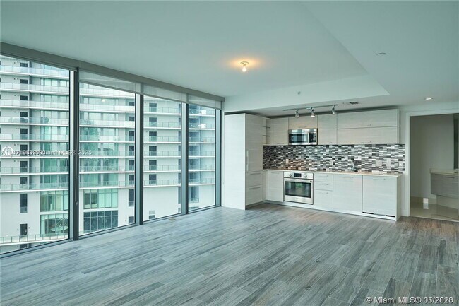 Building Photo - 650 NE 32nd St