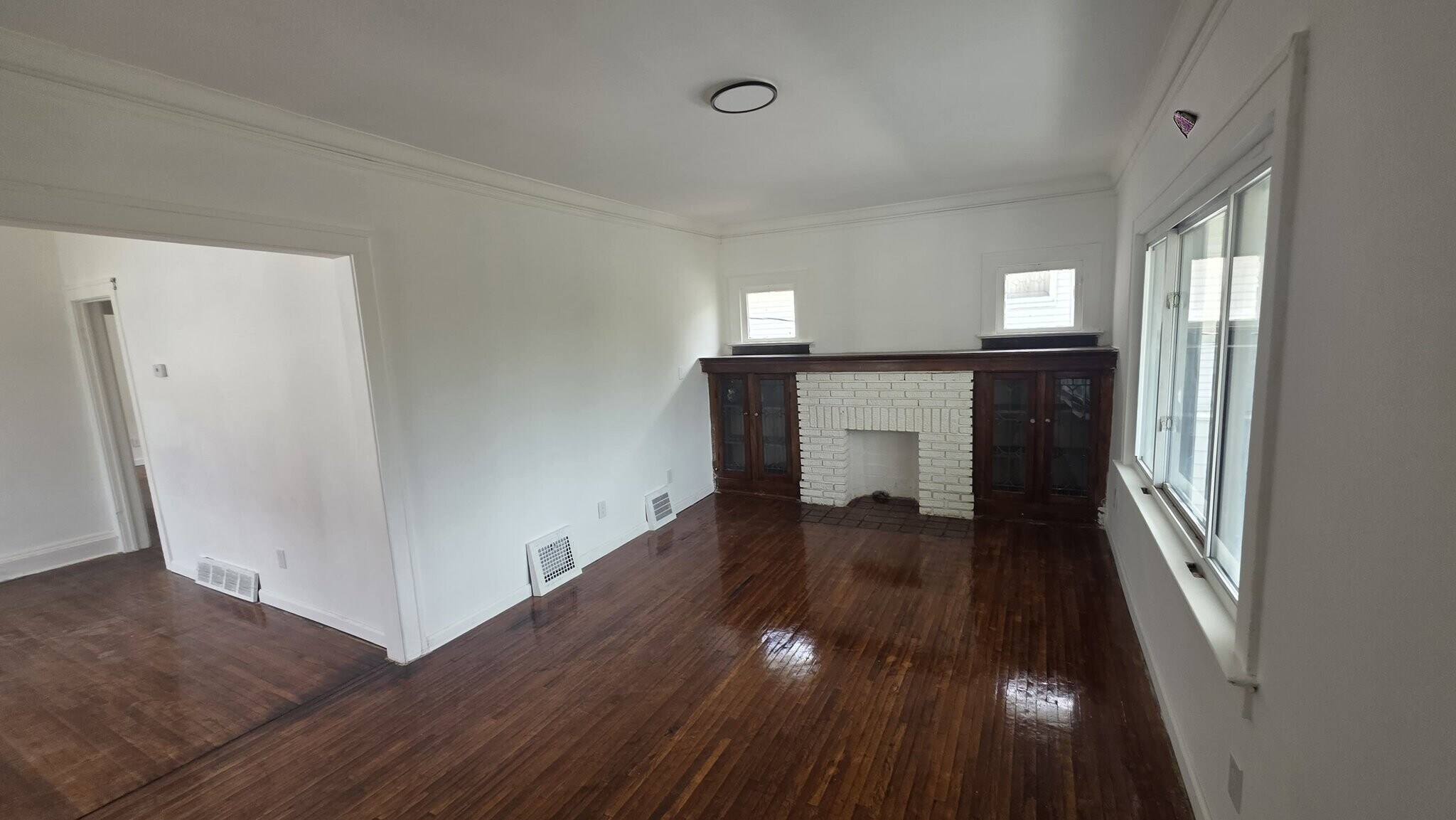 Building Photo - 3621 E 154th St