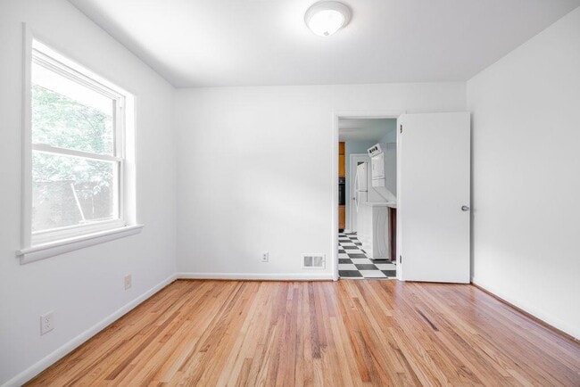 Building Photo - 119 Driftwood Pl