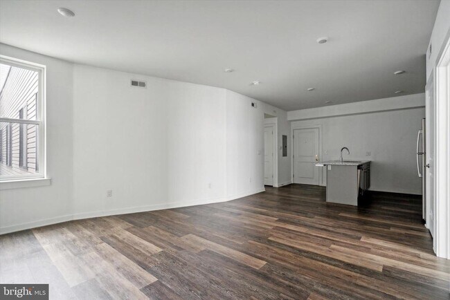 Building Photo - 4217 Chestnut St