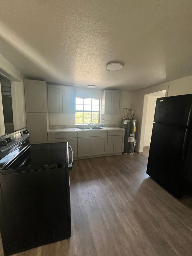 Building Photo - 3/1 Waco