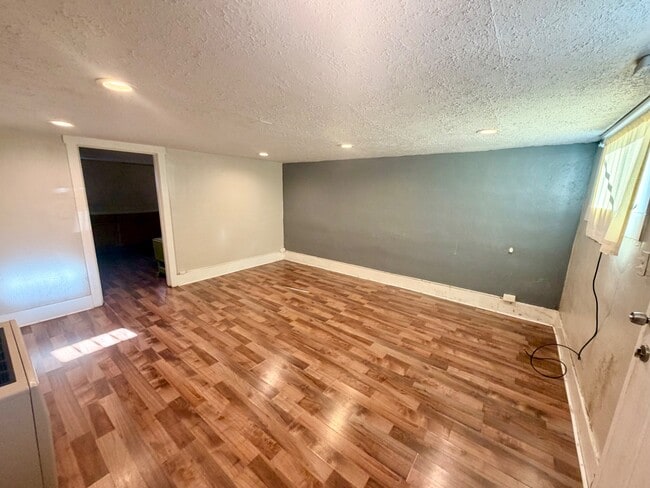 Building Photo - 170 E 300 N