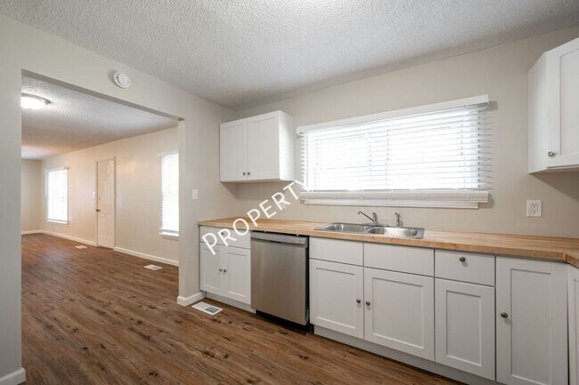 Building Photo - 169 Everglades Blvd