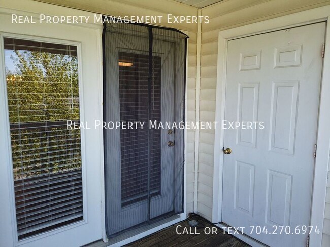 Building Photo - 10657 Hill Point Ct