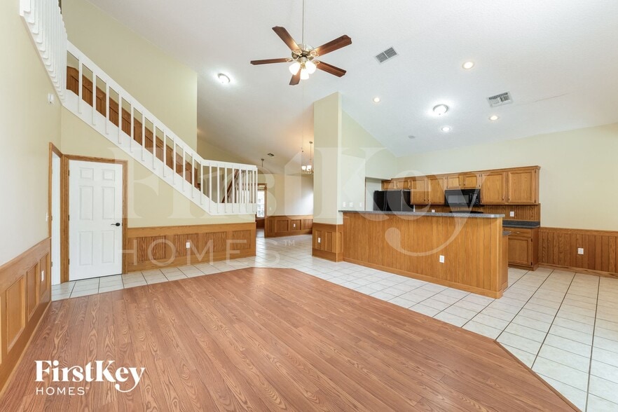 Building Photo - 870 Stone Chapel Ct