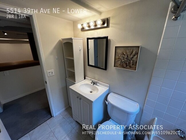 Building Photo - 5514 39th Ave NE