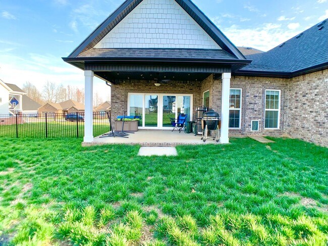 Building Photo - 585 Dexter Dr