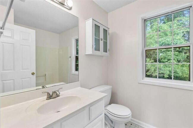 Building Photo - 405 Mt Vernon Ct