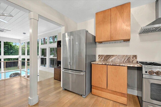 Building Photo - 1205 Gardenia Dr