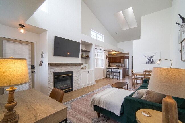 Building Photo - Fantastic Littleton condo  2 bedrooms and ...
