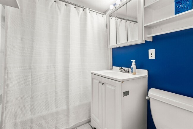 Building Photo - 64 Bryon Rd