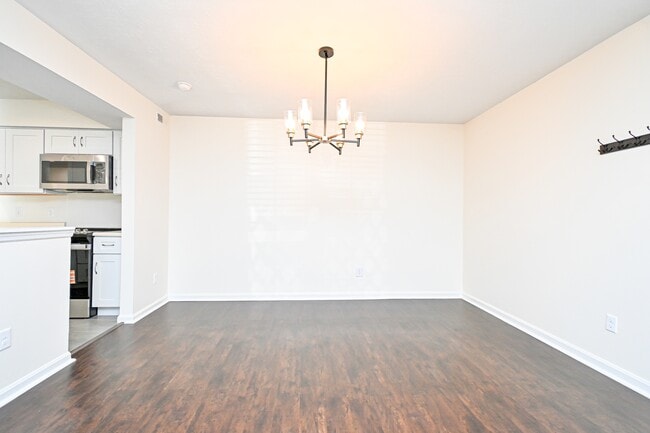 Building Photo - 3021 Stratford Ct