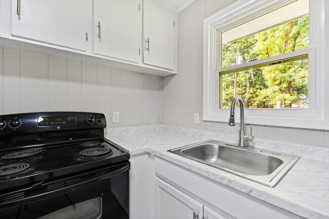 Building Photo - 4941 Fieldcrest Dr