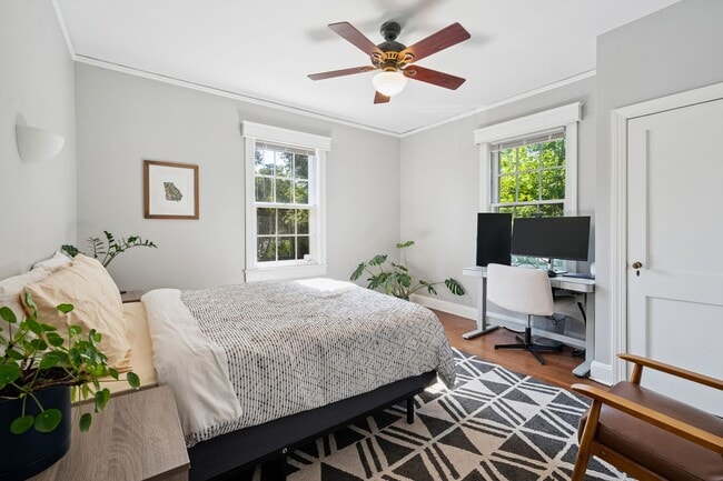 Building Photo - 3bd/2ba Two-Story Home in Durham Only 1 Mile from Downtown!