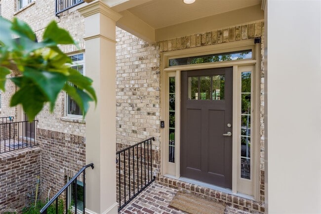 Building Photo - 3 br, 3.5 bath Townhome - 745 Fountainhead...
