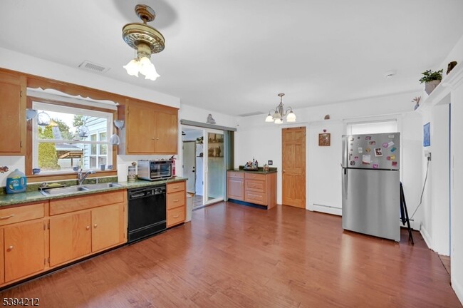 Building Photo - 328 Minute Arms Rd