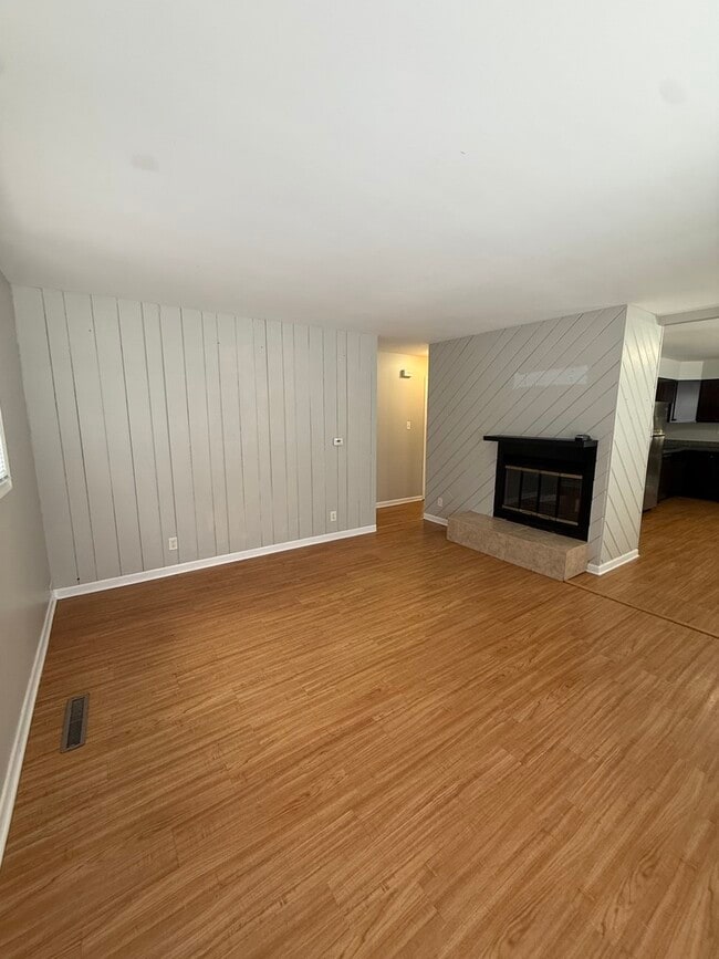 Building Photo - 803 Dorman Dr