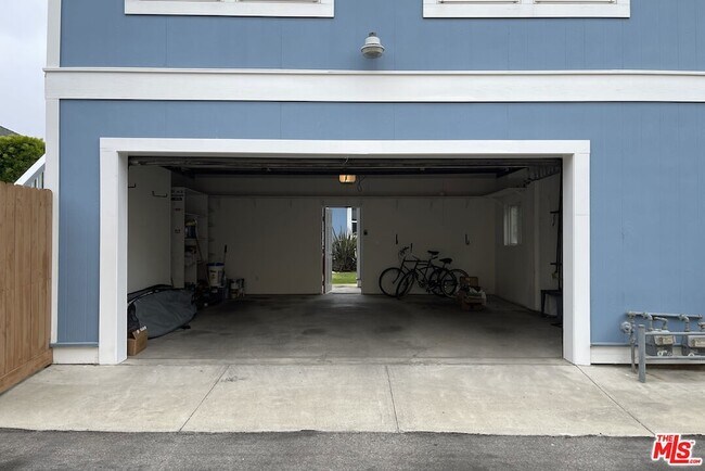 Building Photo - 1328 10th St