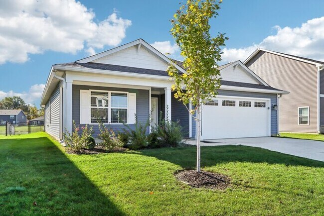 Building Photo - Fantastic 3bd/2ba home! Coming soon!