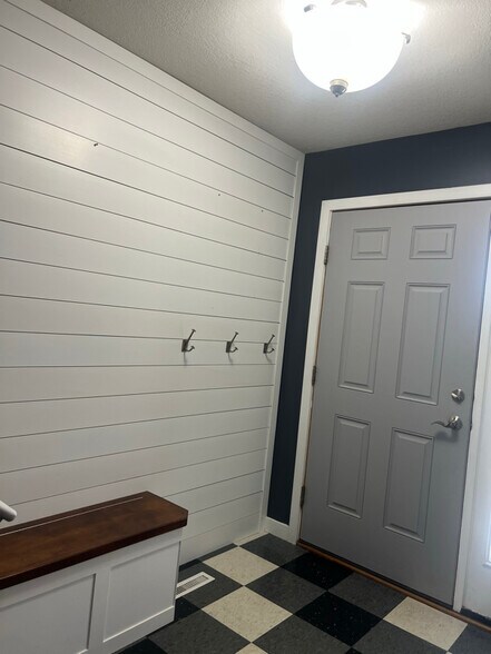 Building Photo - 5211 Castleview Dr NW
