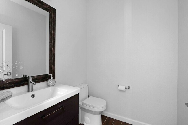 Building Photo - 1457 SE 26th Ave