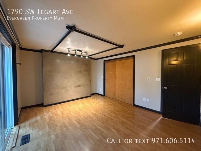 Building Photo - 1790 SW Tegart Ave