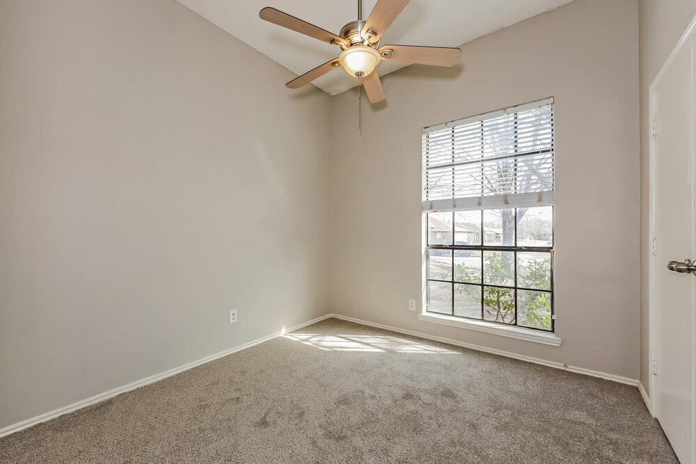 Building Photo - 2605 Hartford Ln