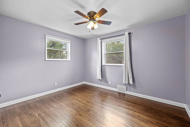 Building Photo - 205 Fieldstone Cir