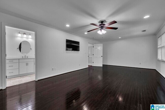 Building Photo - 25 The Falls Dr