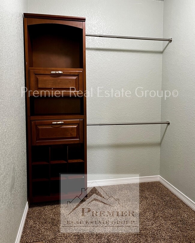 Building Photo - 6118 Journey Dr