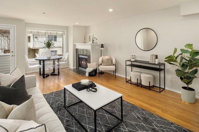 Building Photo - 3Bd/2.25Ba Seattle Townhouse