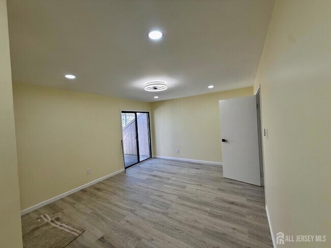Building Photo - 1502 Bromley Estate