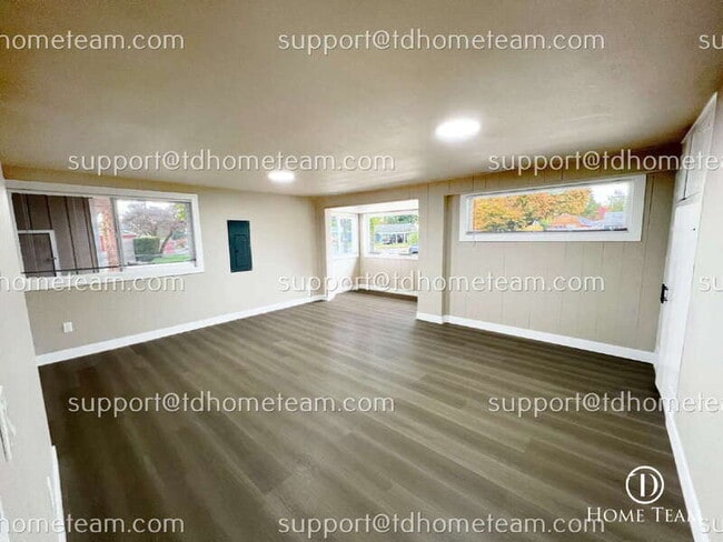 Building Photo - 5215 N 31st St