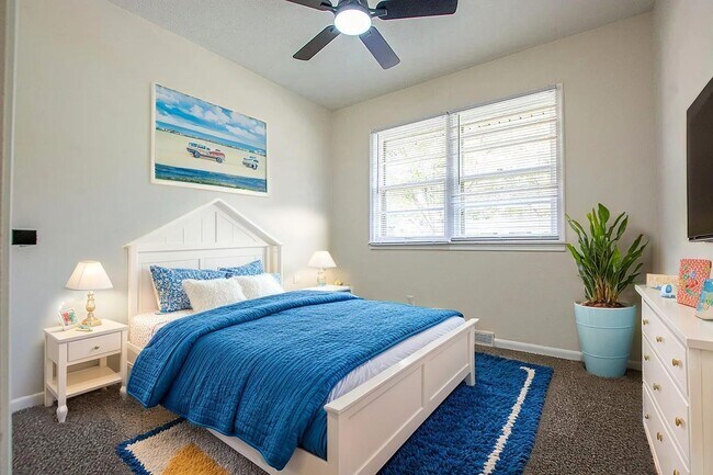 Building Photo - 3 Bedroom / 2 Bath Home with Finished Basment and Washer/Dryer!