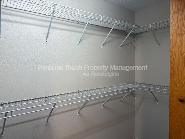 Building Photo - 2736-33 1/2 33 1/2 Ave S