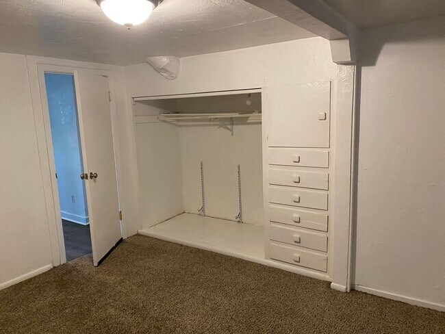 Building Photo - Adorable 7 bedroom house directly across from Chico State! Available July!