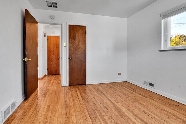 Building Photo - 4 bedroom, 2 bath home in Park Hill