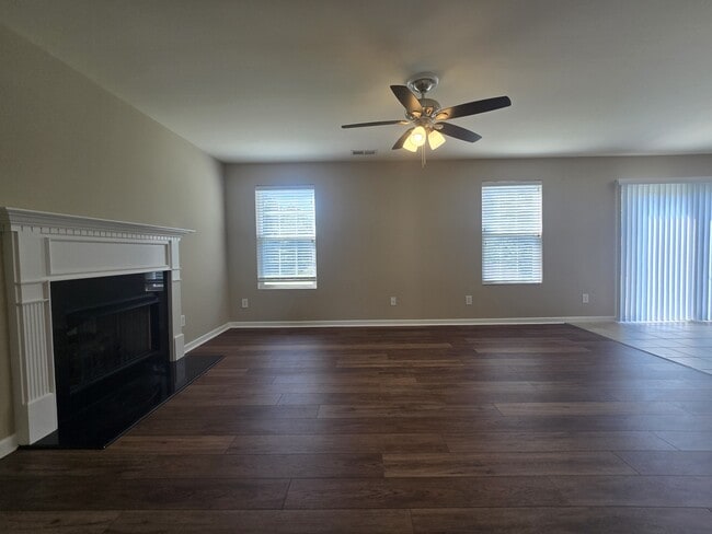 Building Photo - 1015 Daniel Ln