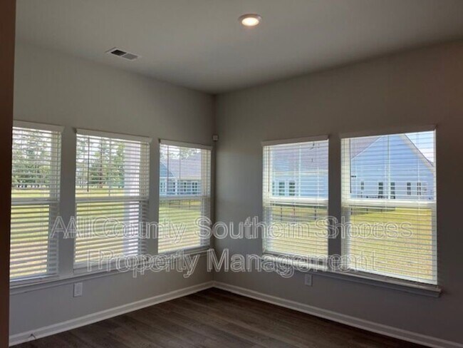 Building Photo - 5692 Whitebark Dr