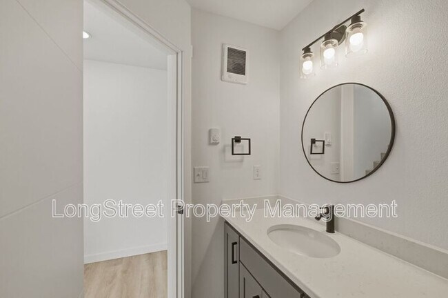 Building Photo - 818 S 19th St