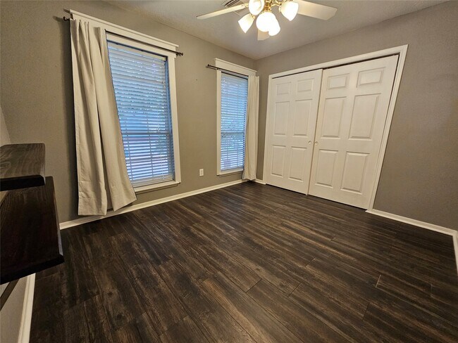Building Photo - 15015 Dawnbrook Dr