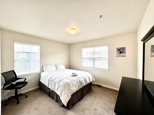 Building Photo - Downtown 3 Bedroom Townhome with 2 Car Garage