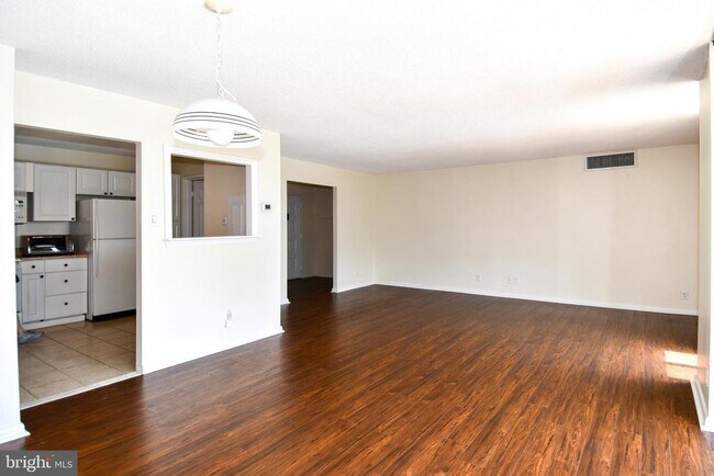 Building Photo - 6800 Fleetwood Rd